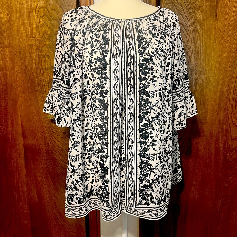 Womens Max Studios XL blouse.